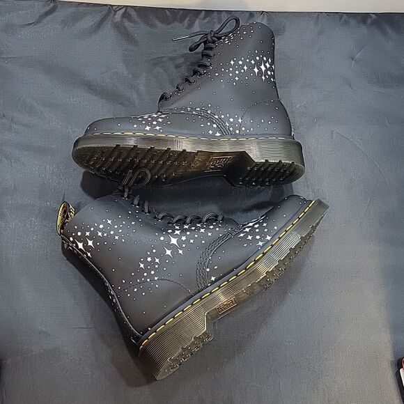 BRAND NEW 1460 PASCAL STARS LEATHER LACE UP BOOTS - Picture 16 of 16